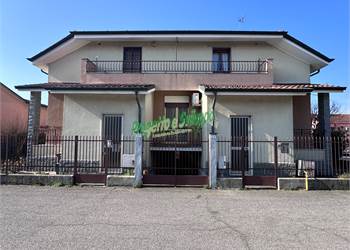  PORZIONE DI VILLA IN ZONA GENNARA